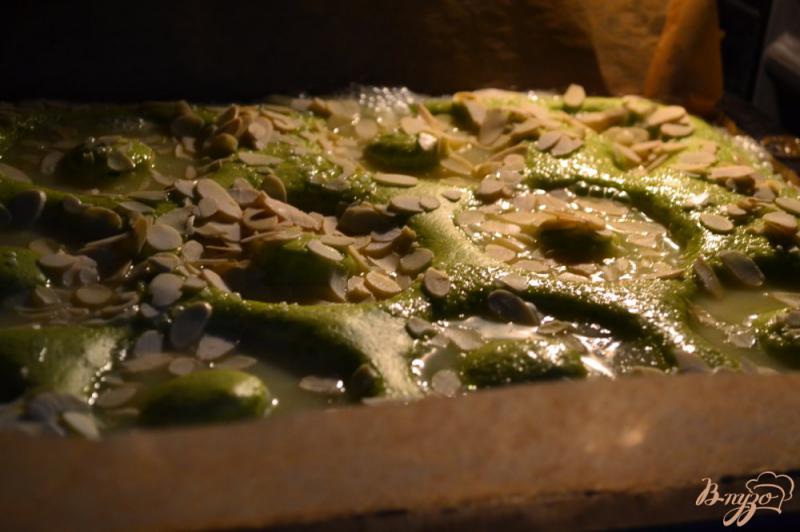 Фото приготовление рецепта: Пирог со шпинатом и ананасами шаг №8