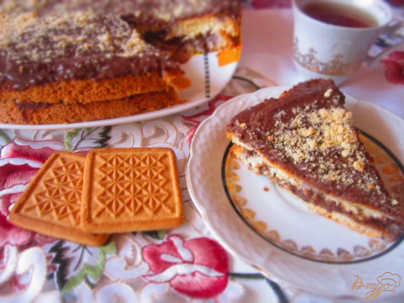 Фото приготовление рецепта: Домашний торт с шоколадно-масленым кремом шаг №8