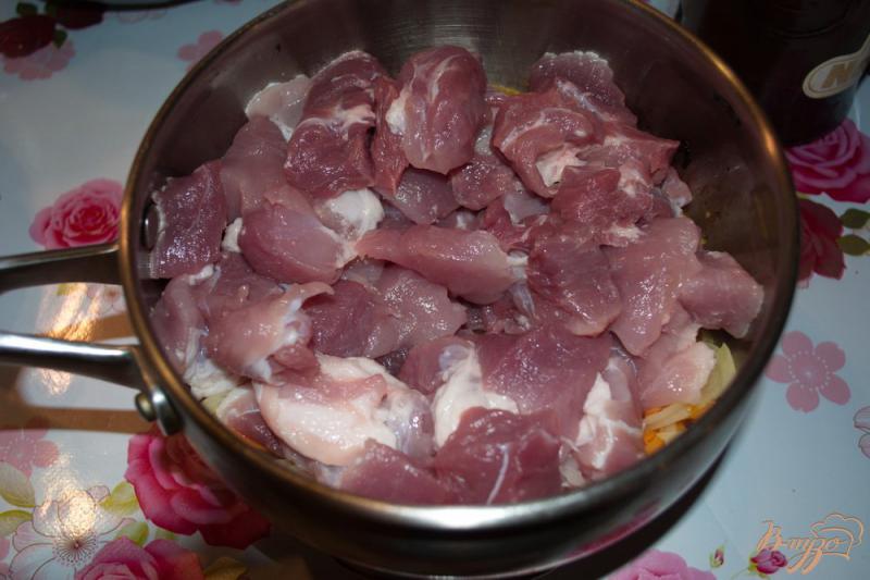 Фото приготовление рецепта: Мясо под соусом шаг №4