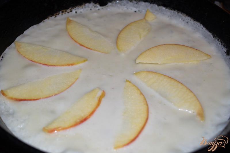 Фото приготовление рецепта: Блины с яблочным припеком шаг №4