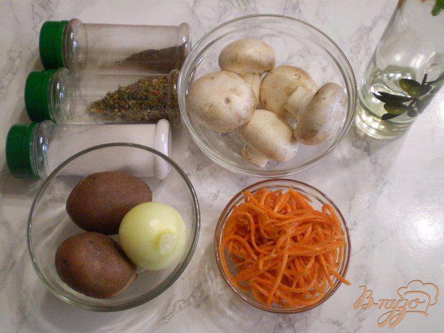 Фото приготовление рецепта: Грибной салат с морковью по-корейски шаг №1