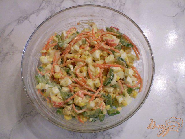 Фото приготовление рецепта: Крабовый салат с корейской морковью шаг №6