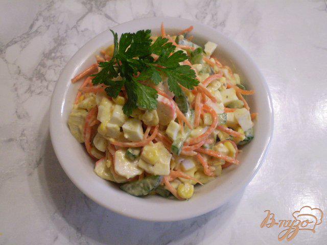 Фото приготовление рецепта: Крабовый салат с корейской морковью шаг №7
