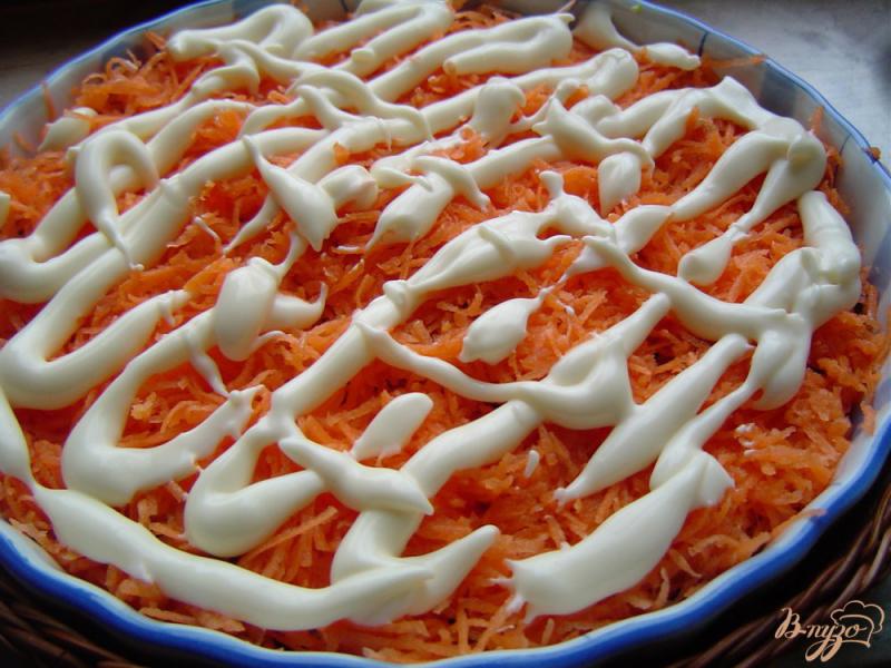 Фото приготовление рецепта: Слоеный салат из баклажанов, моркови и помидоров шаг №4