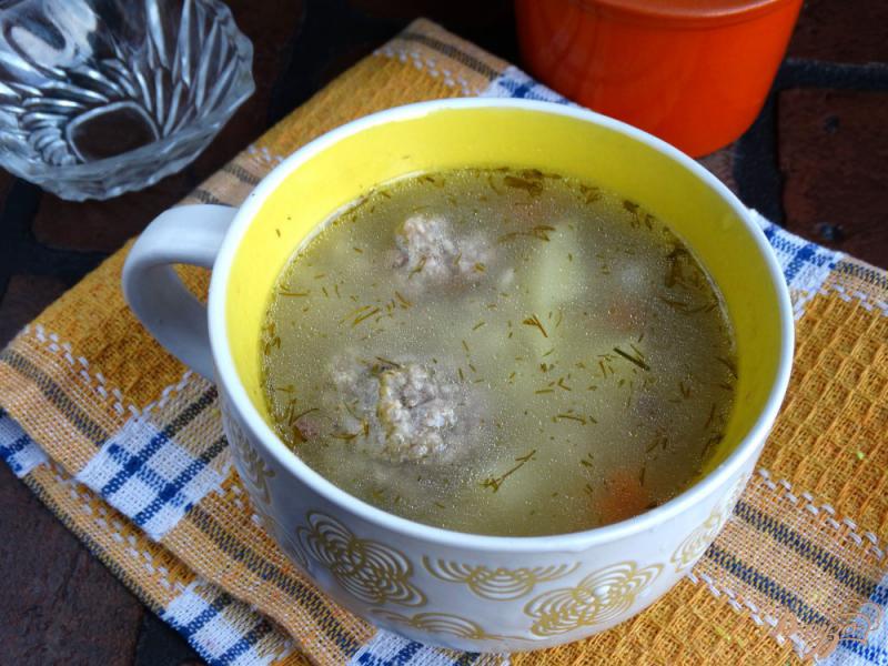 Фото приготовление рецепта: Суп с фрикадельками в мультиварке шаг №7