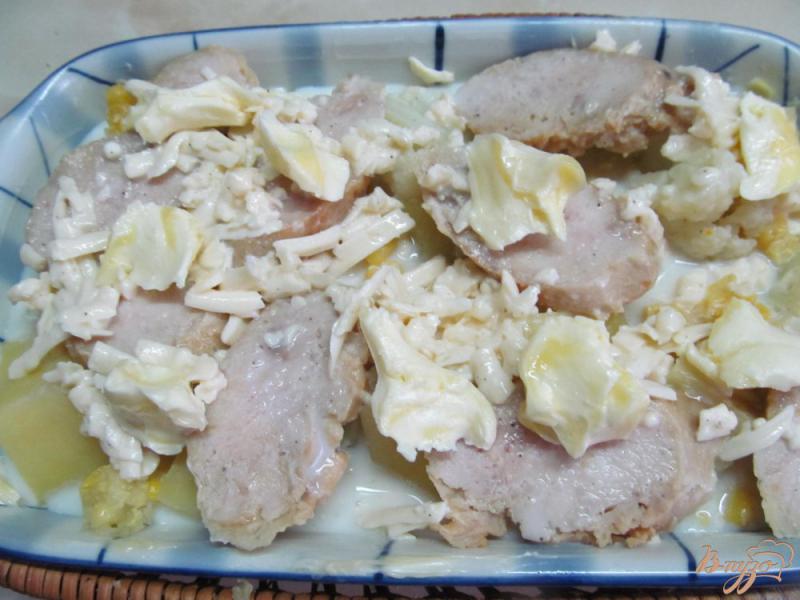 Фото приготовление рецепта: Картофельная запеканка с домашней колбасой и цветной капустой шаг №4