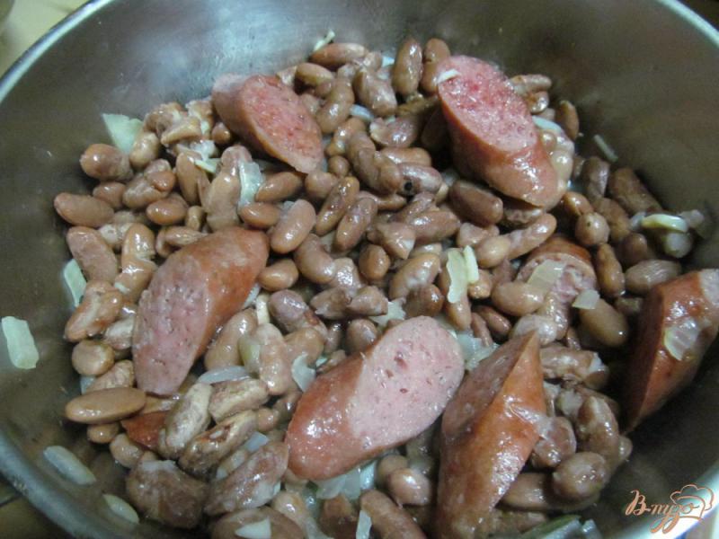 Фото приготовление рецепта: Сосиски с фасолью под кетчупом шаг №2