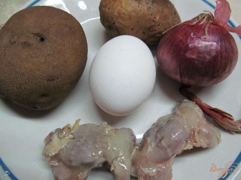 Фото приготовление рецепта: Картофельный салат с куриными желудками шаг №1
