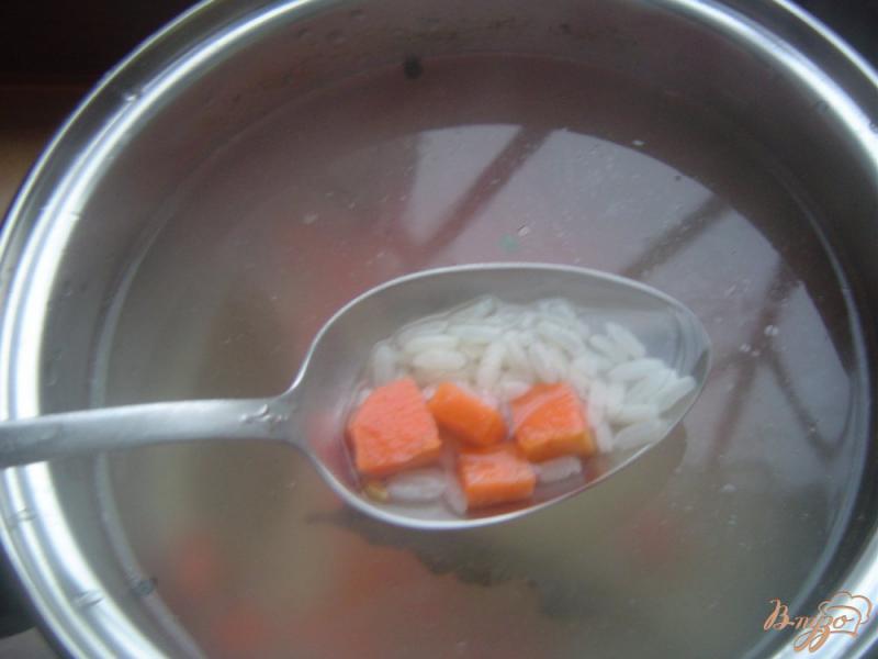 Фото приготовление рецепта: Рисовый суп с овощами и грибами шаг №2