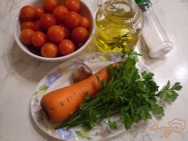 Фото приготовление рецепта: Помидоры черри с морковью и зеленью шаг №1