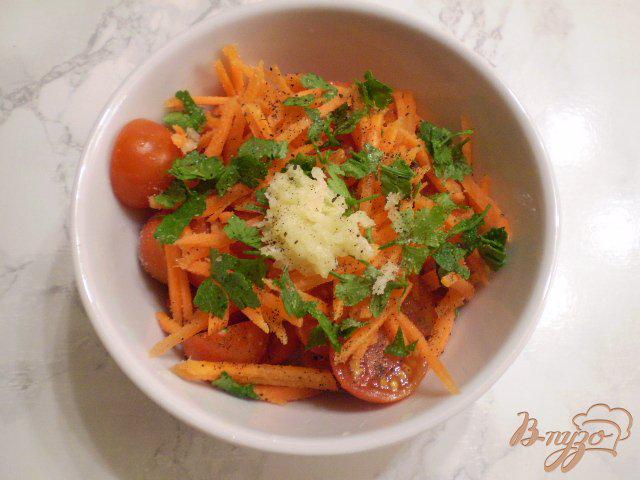 Фото приготовление рецепта: Помидоры черри с морковью и зеленью шаг №3