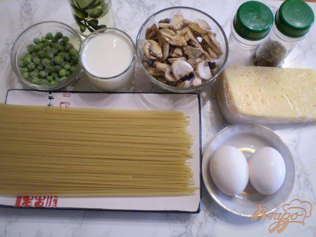 Фото приготовление рецепта: Запеканка с грибами и зеленым горошком шаг №1