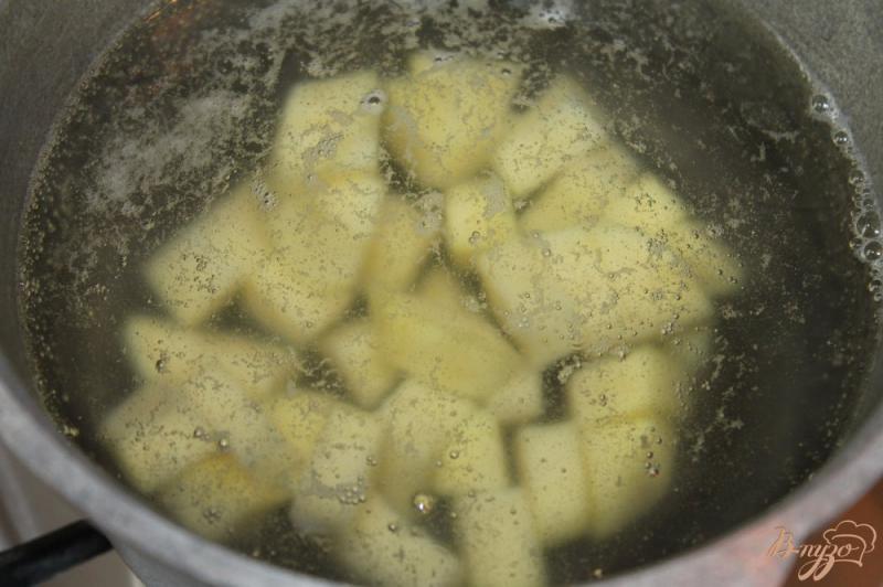Фото приготовление рецепта: Сливочный суп с овощами и копченой свиной вырезкой шаг №2
