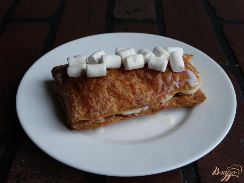 Фото приготовление рецепта: Запеченный десерт с маршмеллоу шаг №7