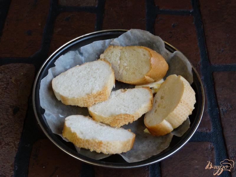 Фото приготовление рецепта: Грибная запеканка с хлебом и сыром шаг №2