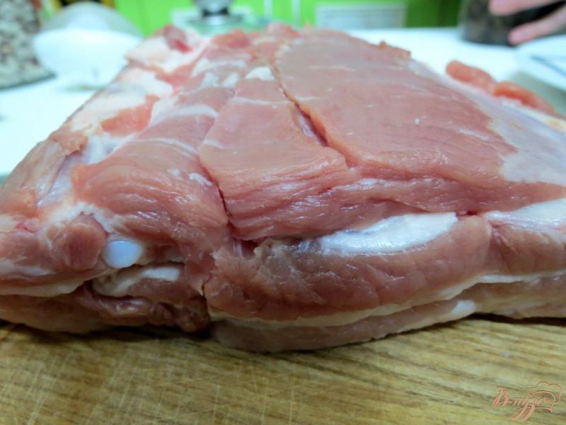 Фото приготовление рецепта: Капуста тушёная со свининой, томатом и сметаной шаг №1