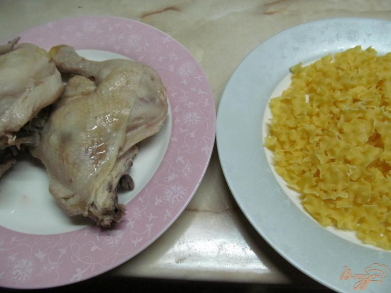 Фото приготовление рецепта: Курица под белым соусом шаг №5