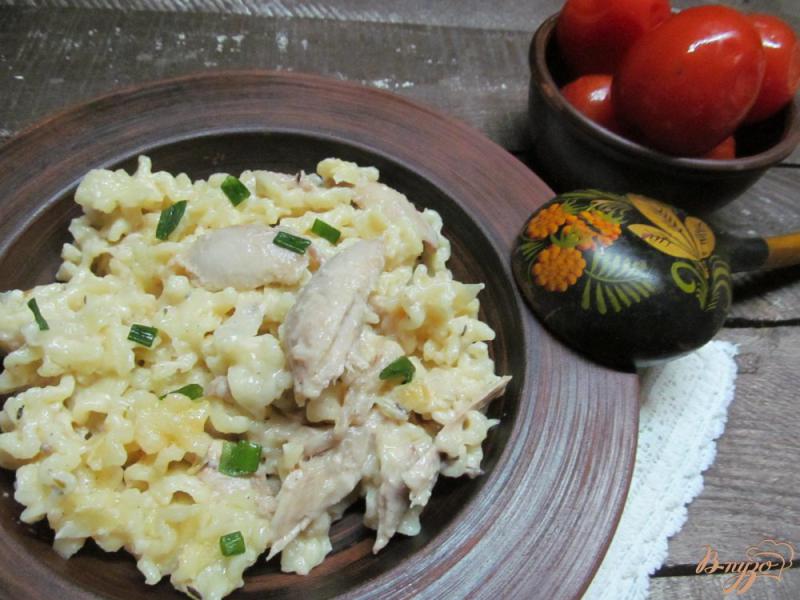 Фото приготовление рецепта: Курица под белым соусом шаг №8