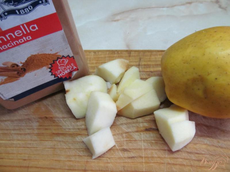 Фото приготовление рецепта: Слойки с начинкой из творога и яблока шаг №3