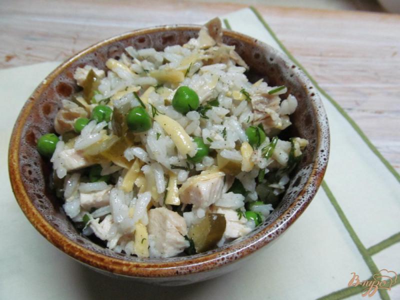Фото приготовление рецепта: Салат с рисом и мясом курицы шаг №4