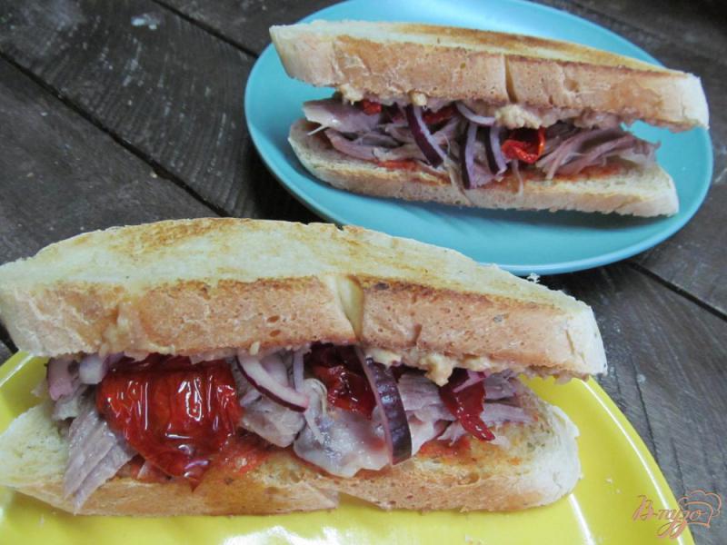 Фото приготовление рецепта: Бутерброд с рулькой и печеночным паштетом шаг №8
