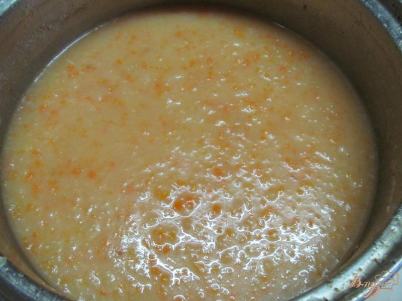 Фото приготовление рецепта: Суп-пюре из моркови с капустой и рисом шаг №5