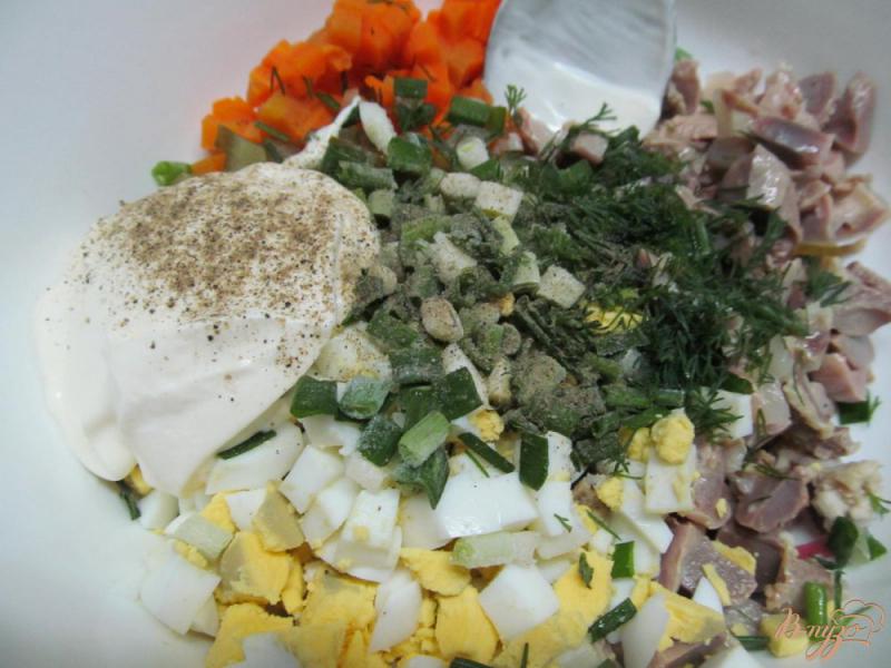 Фото приготовление рецепта: Салат из овощей с куриными желудками шаг №3