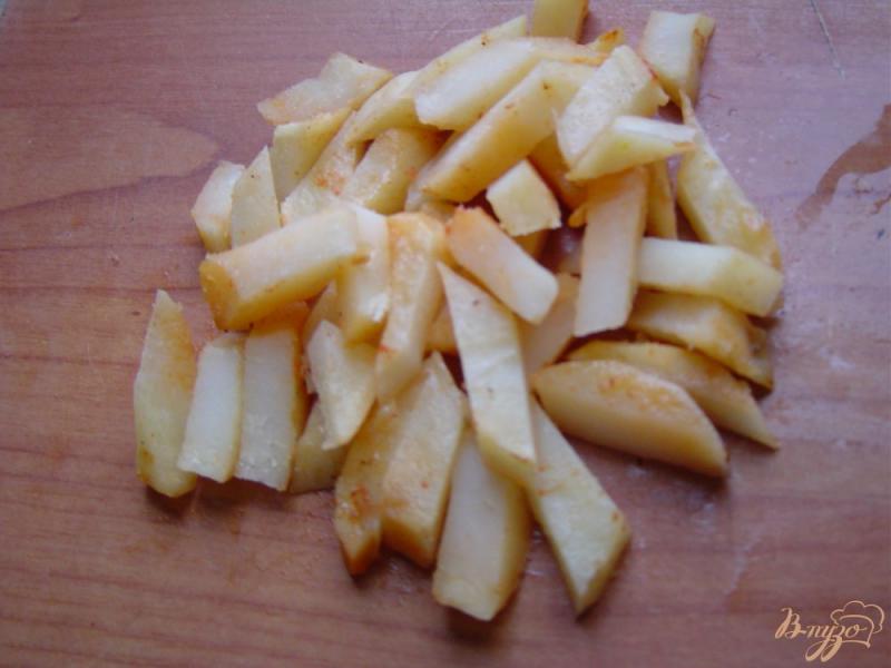 Фото приготовление рецепта: Салат с жареным картофелем, сердцем, горохом и кукурузой шаг №1