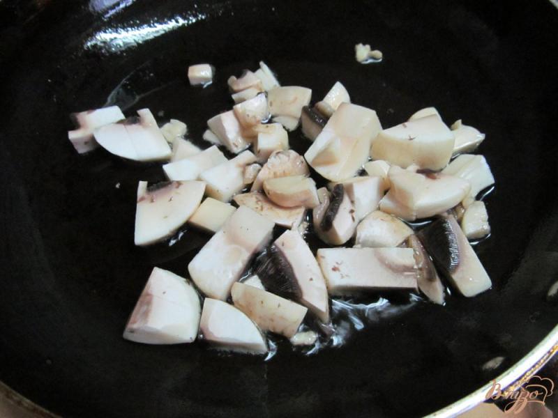 Фото приготовление рецепта: Жаренный рис по-китайски шаг №2