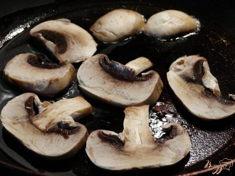 Фото приготовление рецепта: Тосты с творогом и грибами для диеты Дюкана шаг №1