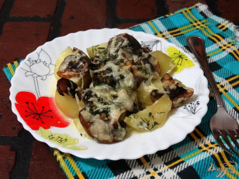 Фото приготовление рецепта: Картофель запеченный с грибами и сыром шаг №5