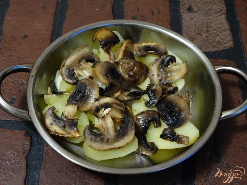 Фото приготовление рецепта: Картофель запеченный с грибами и сыром шаг №2