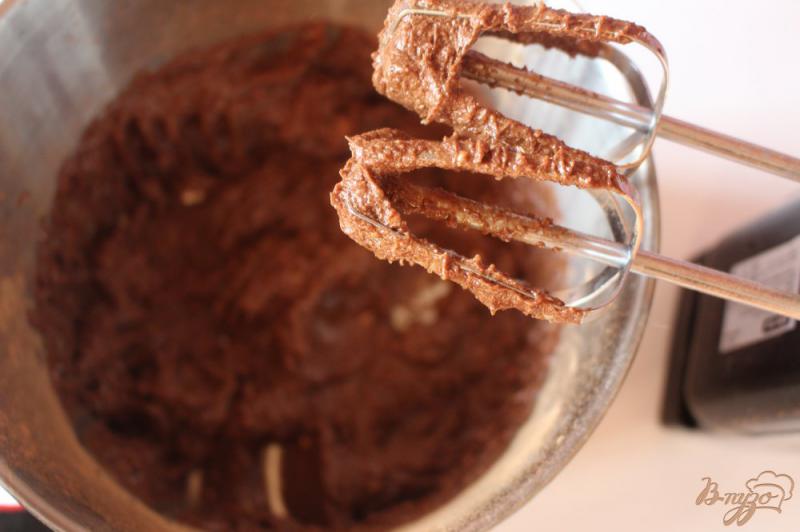 Фото приготовление рецепта: Шоколадный кекс шаг №2