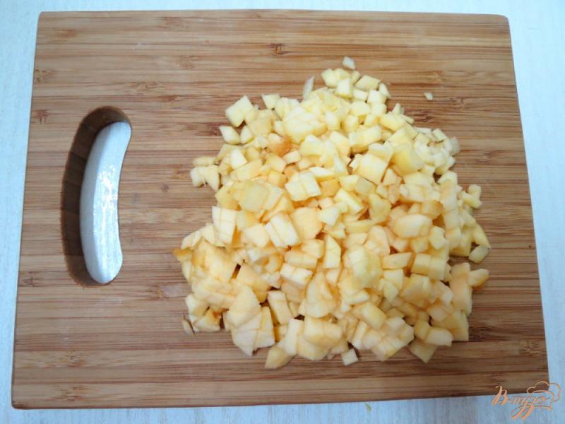 Фото приготовление рецепта: Салат из свеклы и яблока шаг №4