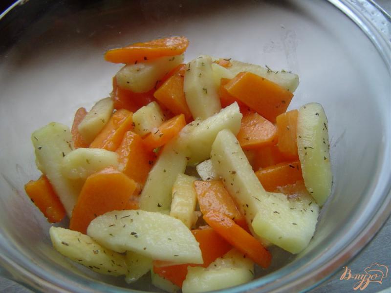 Фото приготовление рецепта: Свинина, запеченная с тыквой и яблоками шаг №7