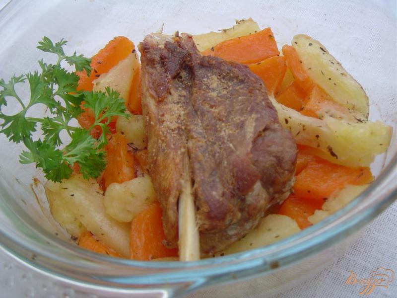 Фото приготовление рецепта: Свинина, запеченная с тыквой и яблоками шаг №9