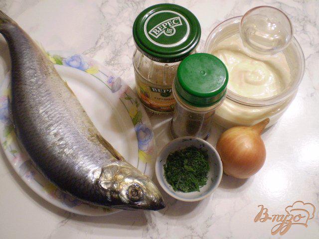 Фото приготовление рецепта: Селедочка с горчицей, луком и укропом шаг №1