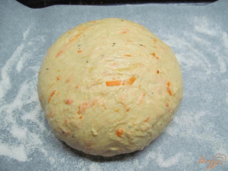 Фото приготовление рецепта: Хлеб с морковью и итальянскими травами шаг №5