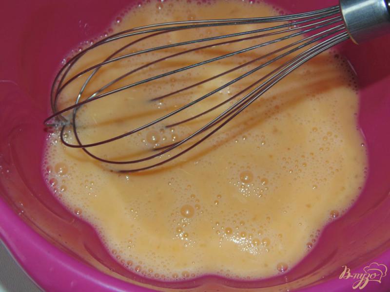 Фото приготовление рецепта: Шоколадные блины с творожно-банановой начинкой шаг №1