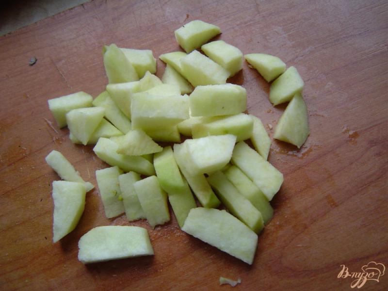 Фото приготовление рецепта: Салат из редьки, капусты,огурца и яблока шаг №3