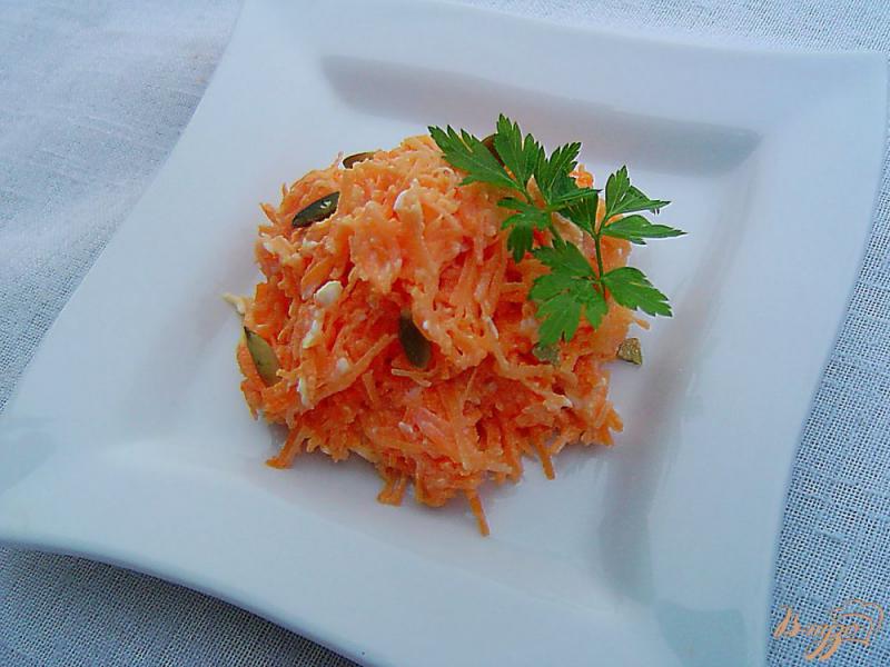 Фото приготовление рецепта: Тыквенный салат с яйцом и чесноком шаг №4