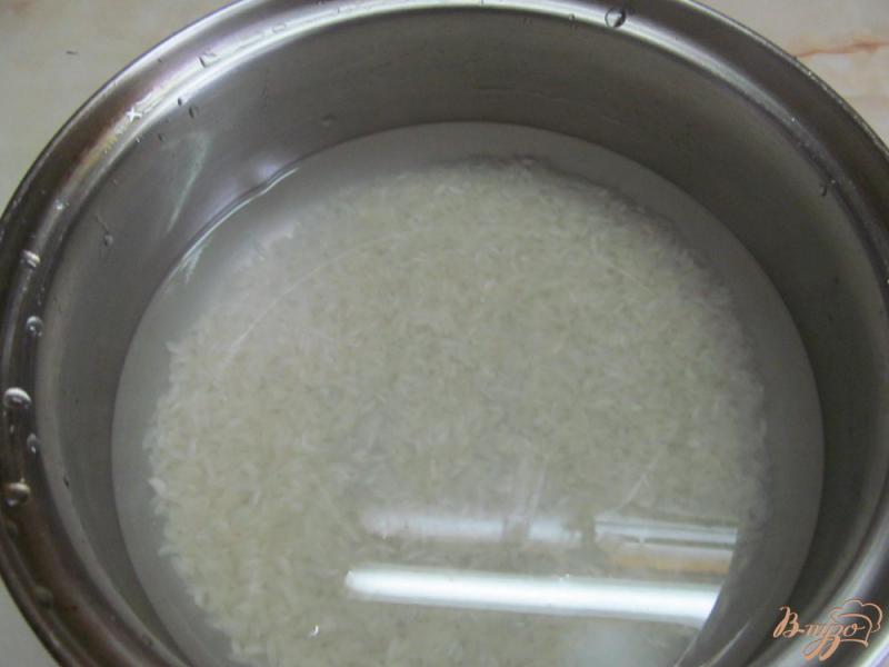 Фото приготовление рецепта: Рисовая каша с мандарином шаг №1