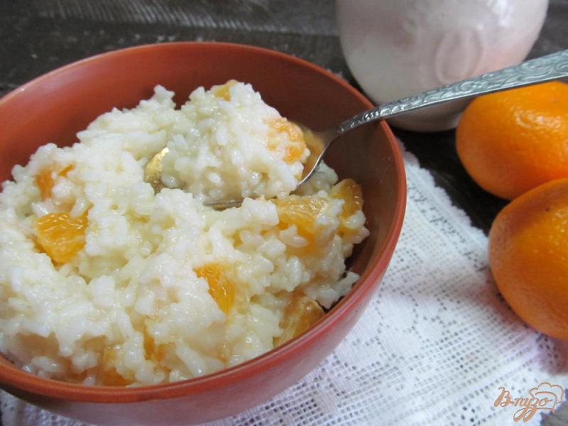 Фото приготовление рецепта: Рисовая каша с мандарином шаг №6