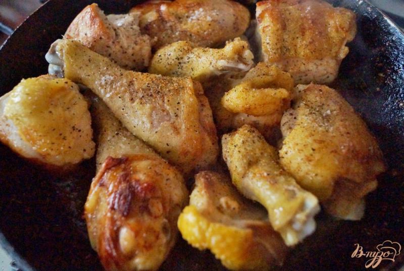 Фото приготовление рецепта: Курица, тушеная в томате шаг №2