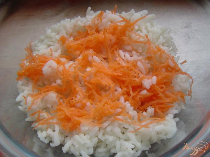 Фото приготовление рецепта: Капустно-рисовая запеканка с морковью, тыквой и помидорами шаг №2