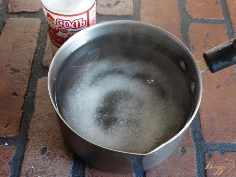 Фото приготовление рецепта: Скумбрия в чайном растворе шаг №2