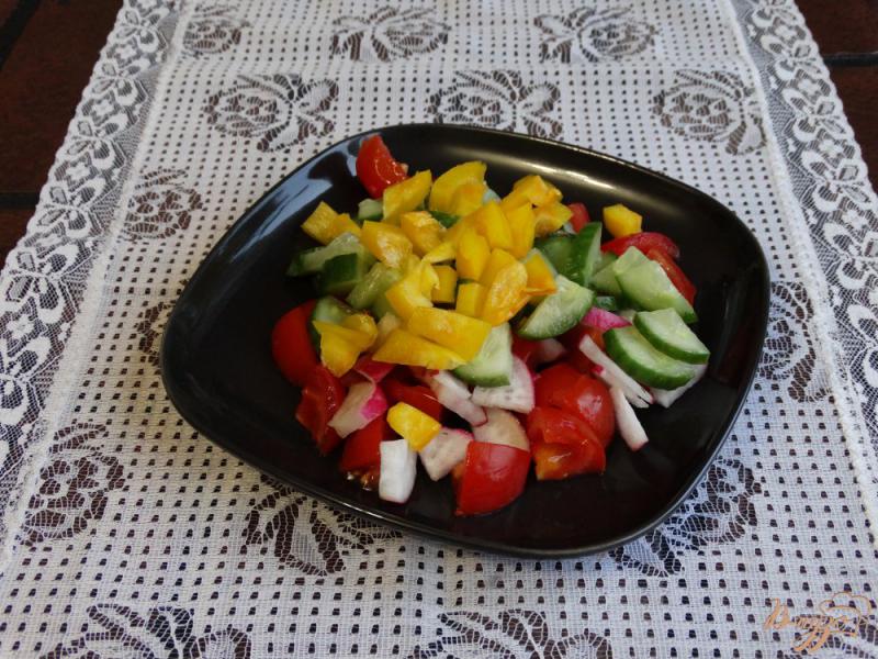 Фото приготовление рецепта: Овощной салат с авокадо шаг №3