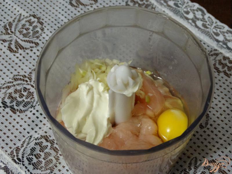 Фото приготовление рецепта: Куриные котлеты с сыром на пару шаг №3