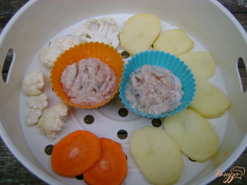 Фото приготовление рецепта: Рыбное суфле с овощным пюре на пару шаг №4