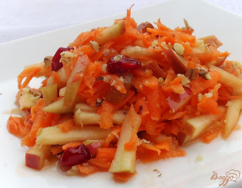 Фото приготовление рецепта: Десертный салат с яблоком и морковью шаг №6